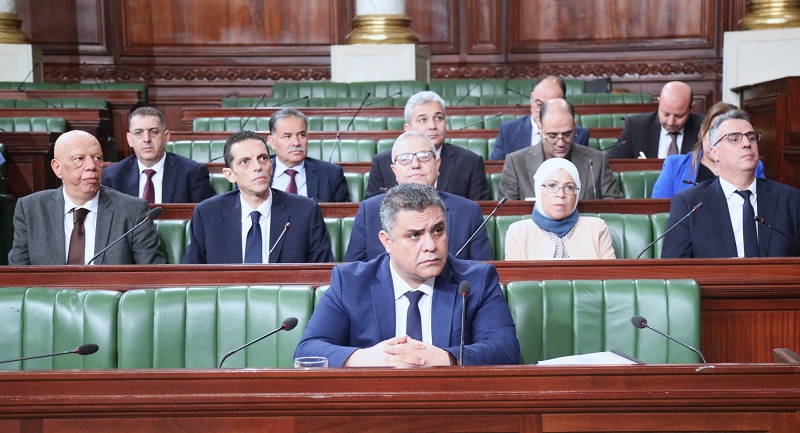 وزير الداخلية في جلسة برلمانية:  التصدي للمضاربة والاحتكار وترويج المخدرات و"البراكاجات"